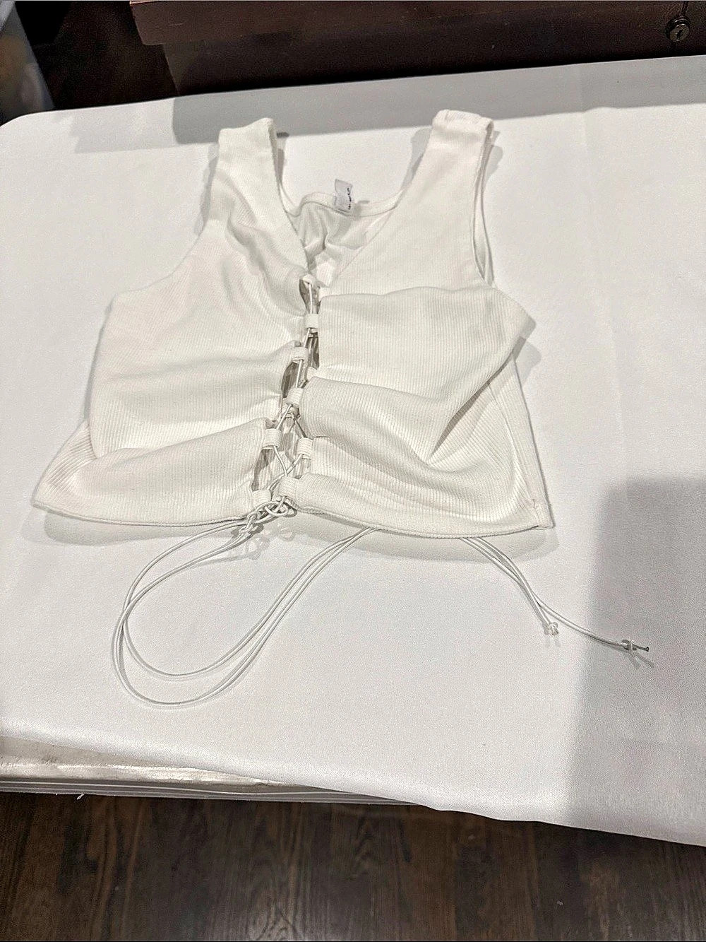 Hey Babe White Ruched Tie-Front Crop Top Size Medium Like New